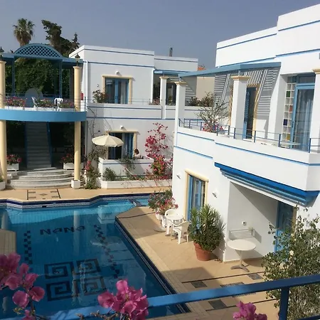 Aparthotel Nana *